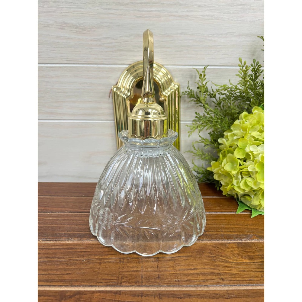 Vintage Brass Hollywood Wall Sconce Light with Scalloped Glass Shade